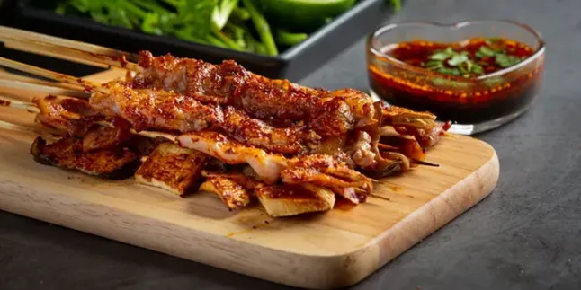How to Make Madura Chicken Satay with Special Peanut Sauce, Delicious and Tempting