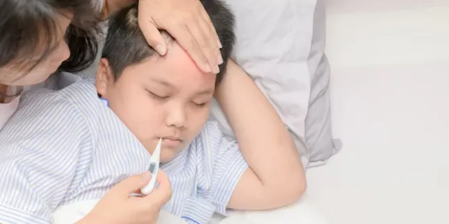 Cara Mengatasi Anak Demam Saat Malam, Tips Terbaik untuk Orang Tua di Rumah
