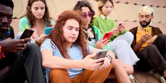 Cara Mengatasi Anak Kecanduan Media Sosial, Orang Tua Harus Tenang Menghadapi Situasi Ini