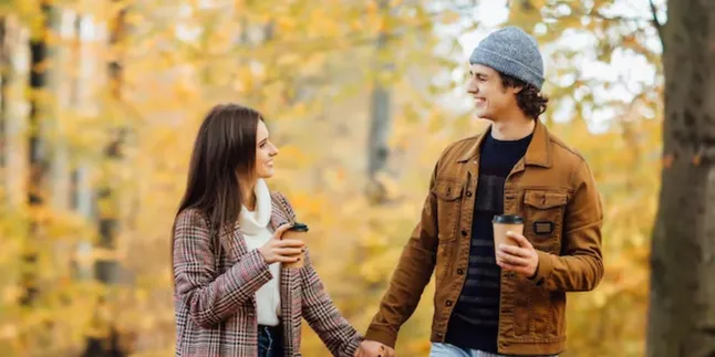 Cara Mengenali Jika Cintamu Berbalas, Pelajari Tanda Pria Suka Pada Dirimu