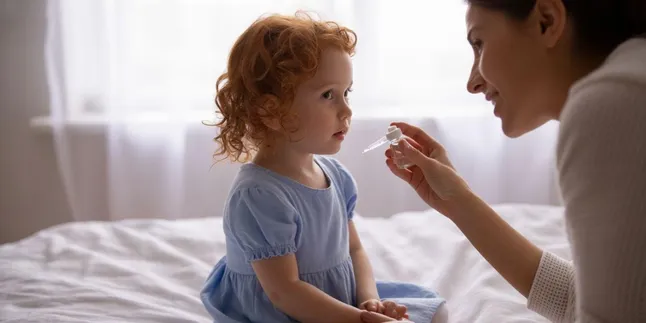 Cara Menggunakan Obat Tetes Telinga dengan Benar dan Aman