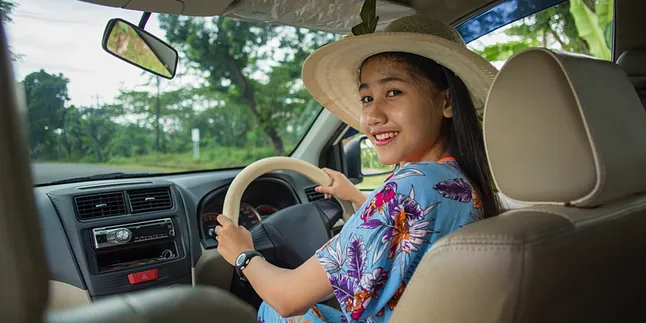 Cara Menyetir Mobil Matic Saat Macet Biar Awet! Cara Menyetir Mobil Matic Saat Macet Biar Awet!