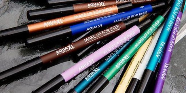 Cara Praktis Mengatasi Eyeliner Pudar, Hanya Butuh Korek Api