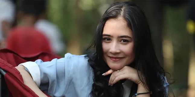 Cara Prilly Latuconsina Manfaatkan Momen Gerhana Matahari Total