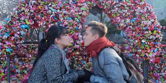Cara Romantis Andhika Umumkan Jenis Kelamin Bayi di Rahim Ussy