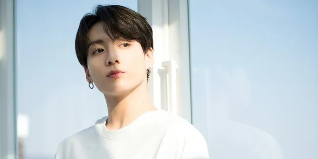 Cara Unik Jungkook BTS Tuangkan Saus Mie Instan Ini Tuai Banyak Pujian Cara Unik Jungkook BTS Tuangkan Saus Mie Instan Ini Tuai Banyak Pujian