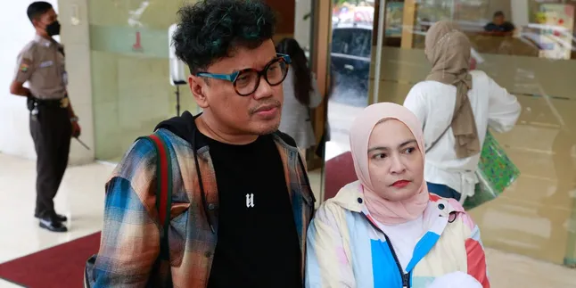 Cari Tiket Murah, Uya Kuya dan Keluarga Pilih Liburan Akhir Januari