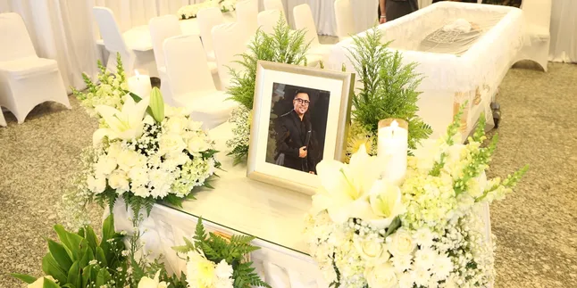 Carlo Saba Sempat Membaik Usai Pasang Ring Jantung, Keluarga: Tuhan Punya Rencana Lebih Indah Carlo Saba Sempat Membaik Usai Pasang Ring Jantung, Keluarga: Tuhan Punya Rencana Lebih Indah