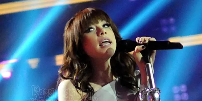 Carly Rae Jepsen Jatuh Cinta Pada Leonardo DiCaprio