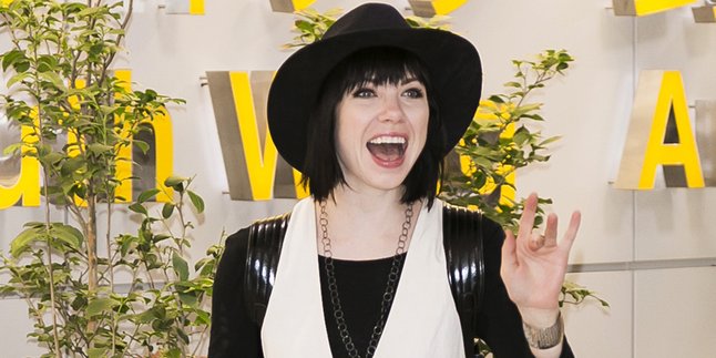 Carly Rae Jepsen Raih Penghargaan Dari 'MTV Movie and TV Award'