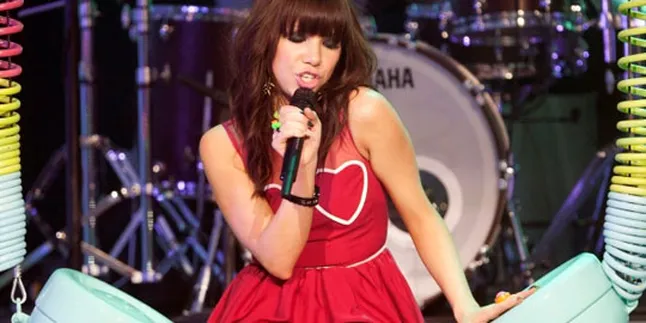 Carly Rae Jepsen Tak Sabar Sambut MTV EMA