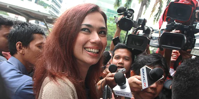 Catherine Wilson Tolak Jawab Soal Mobil Pemberian Wawan