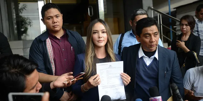 Cathy Sharon Laporkan Oknum yang Catut Namanya di Daftar Jaringan Prostitusi Artis Cathy Sharon Laporkan Oknum yang Catut Namanya di Daftar Jaringan Prostitusi Artis