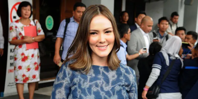 Cathy Sharon Rukun Dengan Keluarga Suami di Jepang Cathy Sharon Rukun Dengan Keluarga Suami di Jepang