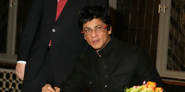 Cegah Gambar Bocor, Produser Sita Ponsel Shahrukh Khan