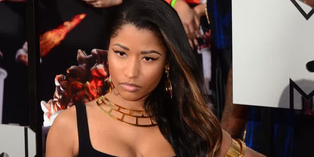 Cemas Jadi Host MTV EMA 2014, Nicki Minaj Malah 'Dikado' Kondom