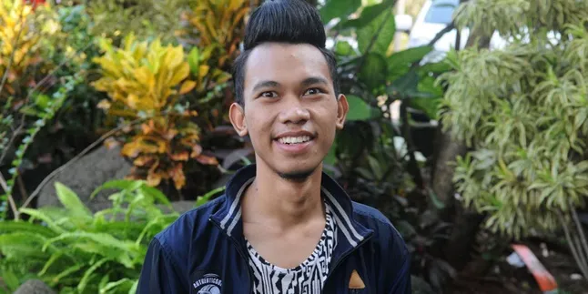 Cemen Terharu Lihat Antrian Tiket Film 'HUMOR BAPER'