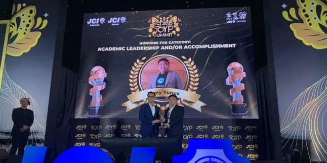 CEO Cakap Tomy Yunus Raih Penghargaan TOYP 2025 dari JCI Indonesia CEO Cakap Tomy Yunus Raih Penghargaan TOYP 2025 dari JCI Indonesia