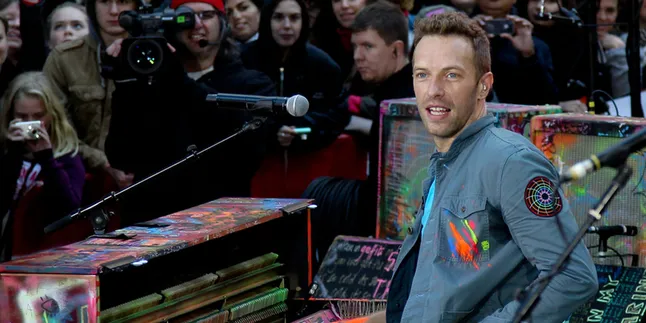 Cerai, Chris Martin 'Balas Dendam' Dengan Makan Daging