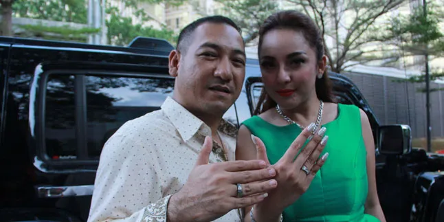 Dinikahi Siri Pengacara, Regina Mantan Farhat Abbas Tak Masalah