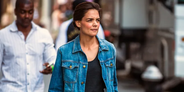 Cerai Dari Tom Cruise, Katie Holmes Menangis Sepanjang Malam