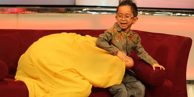 Cerai, Daus Mini Kembali Diurus Orangtua