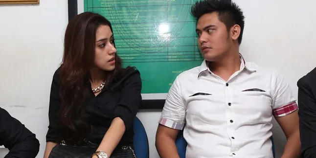 Cerai, Fairuz A Rafiq dan Galih Ginanjar Tak Masalahkan Gono-Gini Cerai, Fairuz A Rafiq dan Galih Ginanjar Tak Masalahkan Gono-Gini