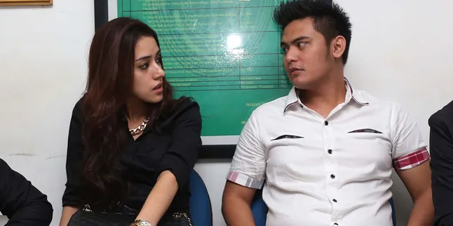 Cerai, Fairuz A Rafiq Mengaku Masih Cinta Galih Ginanjar Cerai, Fairuz A Rafiq Mengaku Masih Cinta Galih Ginanjar
