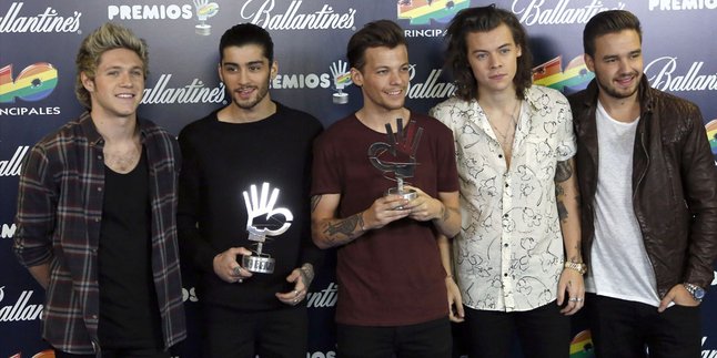 Ceria, One Direction Tampil Sederhana Nyanyikan Lagu Natal