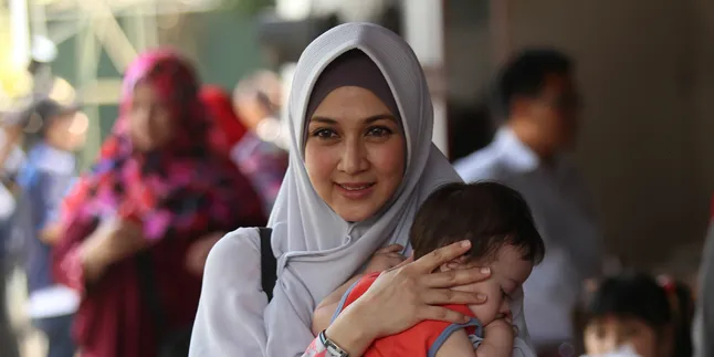 Cerita Dina Lorenza Mengenai Pengalaman Buruk Bersama Babysitter Cerita Dina Lorenza Mengenai Pengalaman Buruk Bersama Babysitter