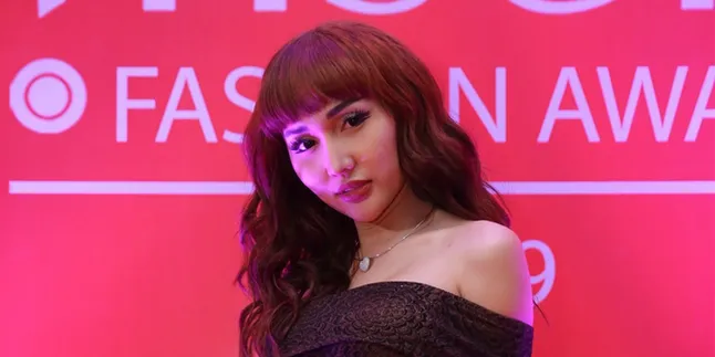 Cerita Lucinta Luna Soal Malam Pertama, Berlangsung 10 Ronde dan Diselingi Makan