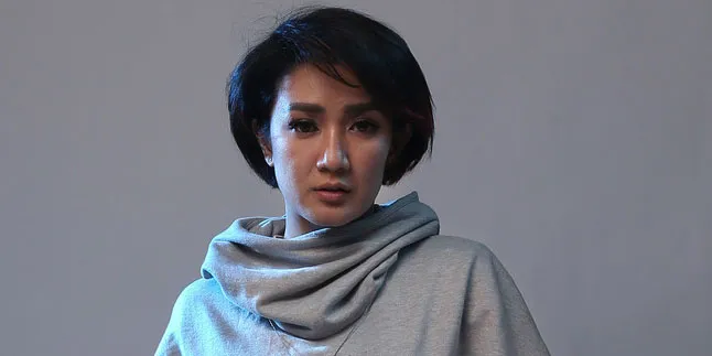Cerita Melly Herlina 'Berteman' Dengan Makhluk Halus, Seram!