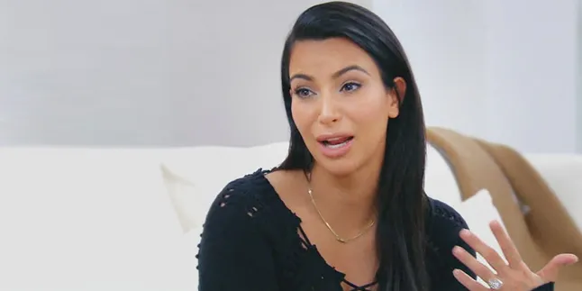 Cerita Soal Perampokan, Kim Kardashian Masih Trauma & Menangis Cerita Soal Perampokan, Kim Kardashian Masih Trauma & Menangis