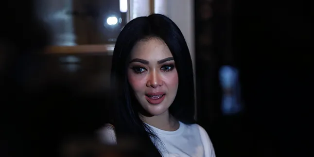 Cerita Syahrini Dikunjungi Oleh Ustaz Abdul Somad, Tak Banyak Bicara Cerita Syahrini Dikunjungi Oleh Ustaz Abdul Somad, Tak Banyak Bicara