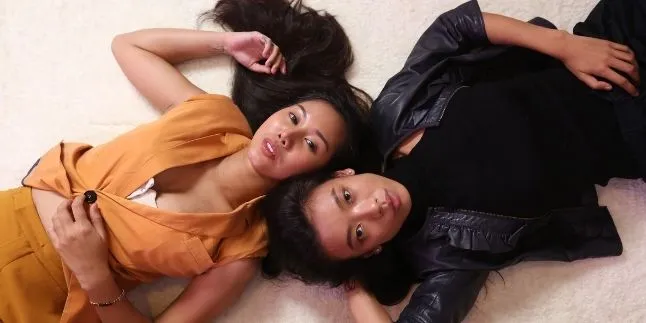 Sudah Berani Go Public, Pasangan Sesama Jenis Yumi dan Chika Pengen Buat Podcast Tentang Sisi Positif LGBT Sudah Berani Go Public, Pasangan Sesama Jenis Yumi dan Chika Pengen Buat Podcast Tentang Sisi Positif LGBT