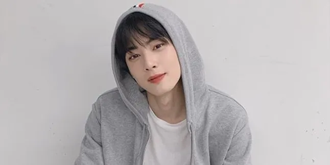 Cha Eun Woo Kembali Curi Hati Fans Dengan 'Boyfriend Look' di Postingan Terbaru