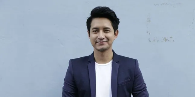 Chand Kelvin Foto Bareng Wanita Berhijab, Pacar Baru? Chand Kelvin Foto Bareng Wanita Berhijab, Pacar Baru?