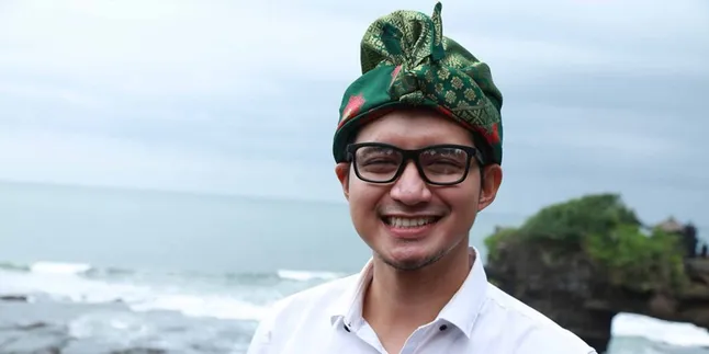Chand Kelvin Tak Mau Ambil Pusing Video Shalatnya di Kereta Viral Karena Netizen