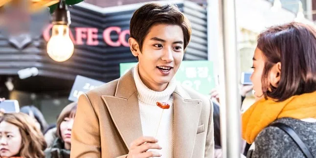 Chanyeol EXO Cium 'Hater', Penggemar Jadi Baper