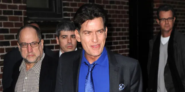 Charlie Sheen Positif HIV, Anak-Anaknya Ketularan Nggak Ya? Charlie Sheen Positif HIV, Anak-Anaknya Ketularan Nggak Ya?