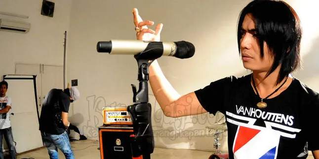 Charly: Berkarya Itu Ngalir Walau Sedang di Toilet