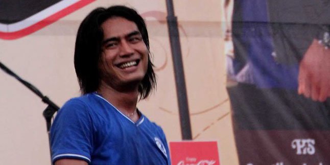 Charly Van Houten Lebarkan Bisnis Karaoke