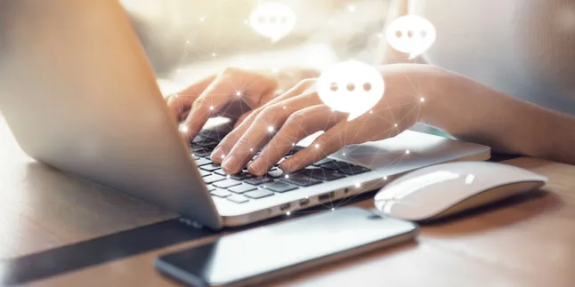 Chat Dari Masa ke Masa: Dulu Sebatas Nyepik, Sekarang Bisa Kirim Duit