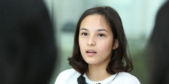 Chelsea Islan dan Annalise Penyuka Fotografi