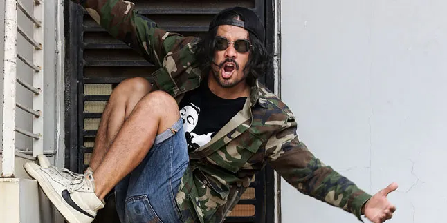 Chicco Jerikho Ngaku Nggak Ganti Kolor Saat Syuting 'BUKAAN 8'