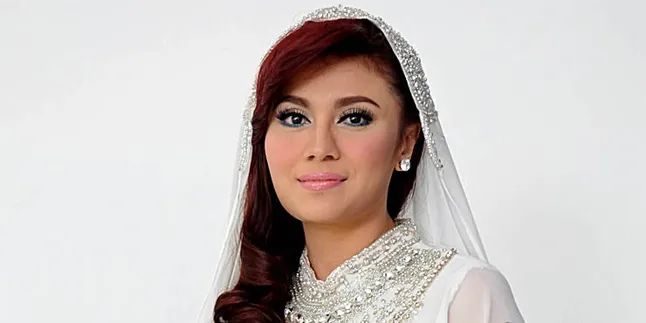 Chintya Sari Persiapkan Kuliah S3 Chintya Sari Persiapkan Kuliah S3