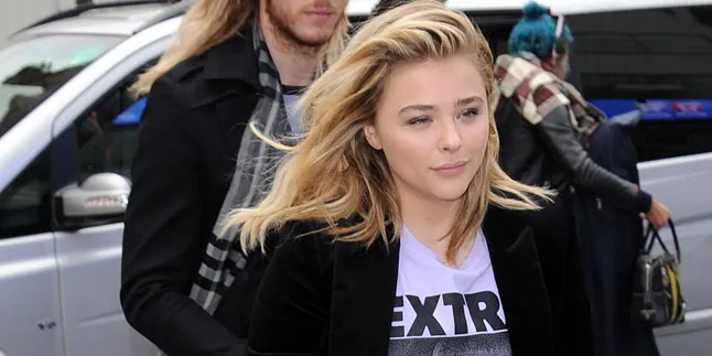 Chloe Moretz Tak Menyesal Pernah Memprotes Kim Kardashian