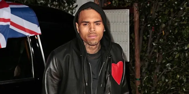 Chris Brown 'Buang' Bodyguard di Bermuda