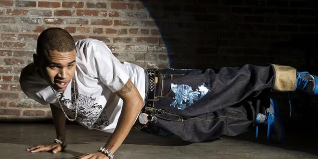 Chris Brown Ditegur Ibunya Karena Masalah Internal Manajemen