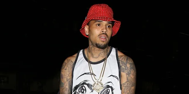 Chris Brown Sarankan Bieber Berhenti Main-Main Dengan Cewek